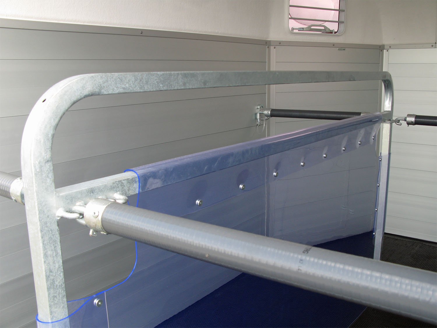 hu7621_humbaur_equitos_alu_2000_10dE6DA2T21IAMQ.jpg hu7621_humbaur_equitos_alu_2000_10dE6DA2T21IAMQ.jpg