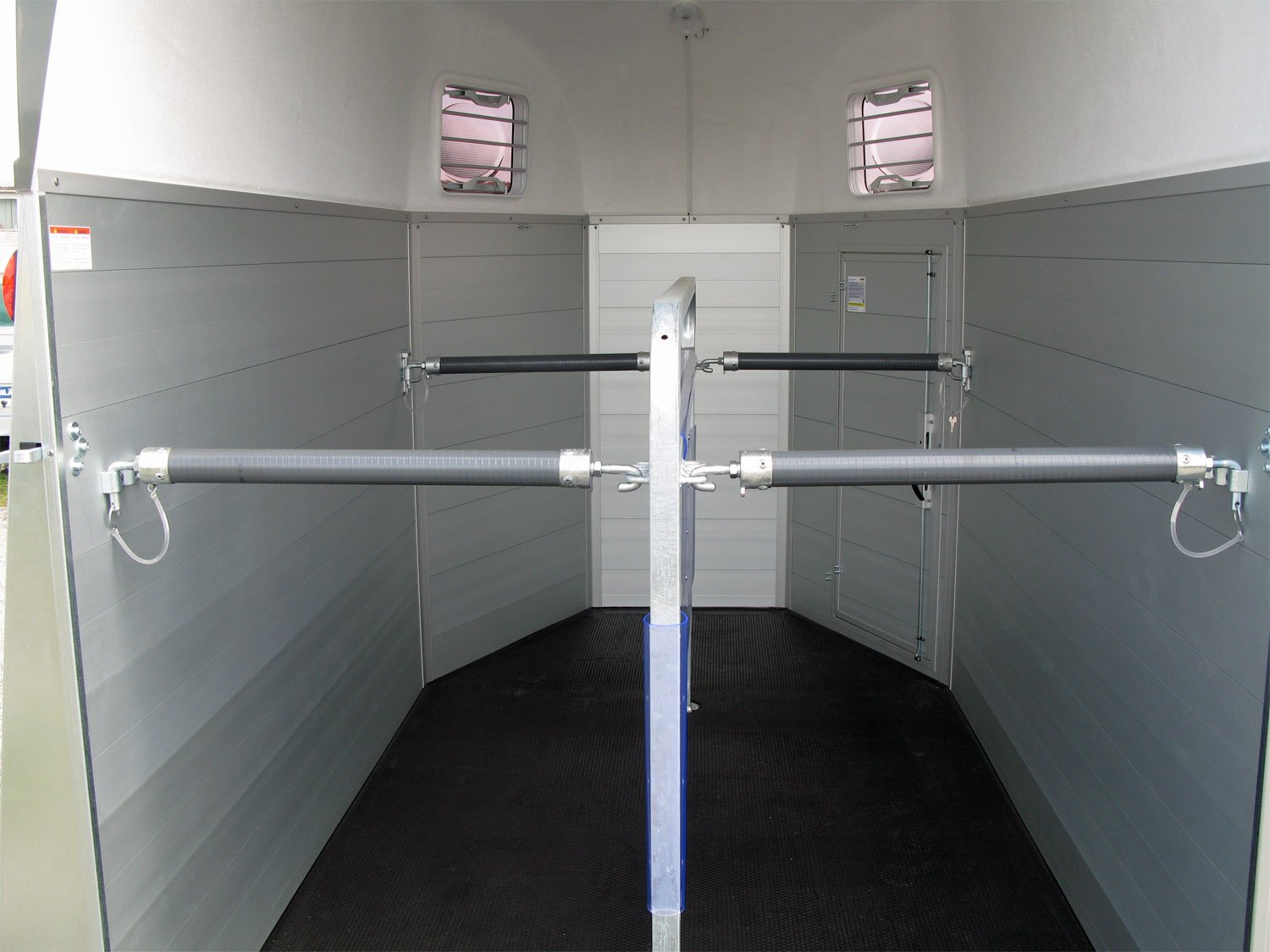 hu7621_humbaur_equitos_alu_2000_9toofAZVemA8ZW.jpg hu7621_humbaur_equitos_alu_2000_9toofAZVemA8ZW.jpg