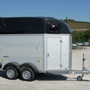 HUMBAUR Equitos Alu Plus 2400 Sattelkammer & Seitentrittschutz | 100 km/h Reifen